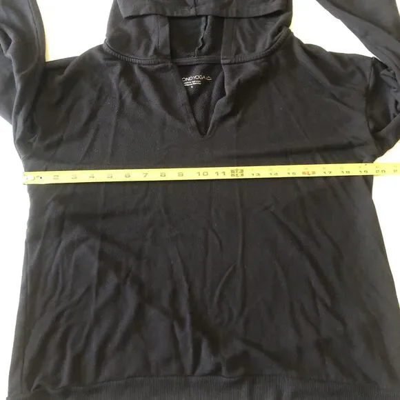 Beyond Yoga Women’s Black Cropped Hoodie Sweatshirt Lightweight Size Small - Picture 4 of 11
